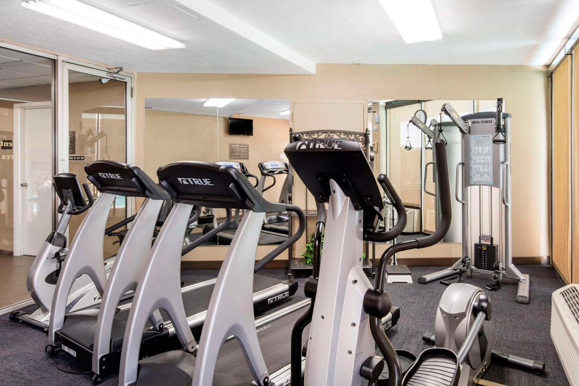 Comfort Inn Memphis Downtown Екстериор снимка
